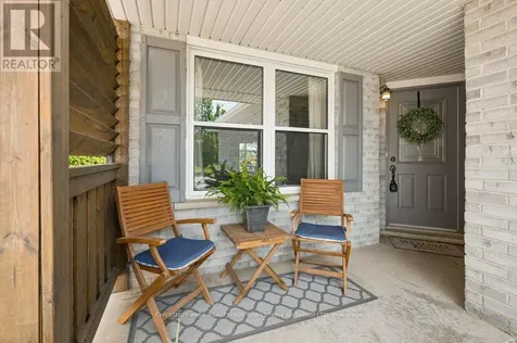 16 White Sands Court Kitchener ON N2E 3S4
