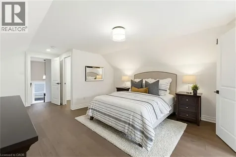 586 Woodland Avenue Burlington ON L7R 2S5