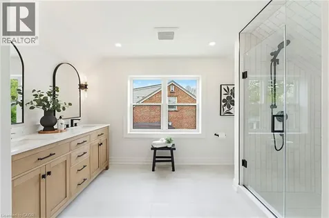 586 Woodland Avenue Burlington ON L7R 2S5