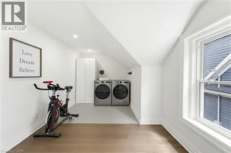 586 Woodland Avenue Burlington ON L7R 2S5