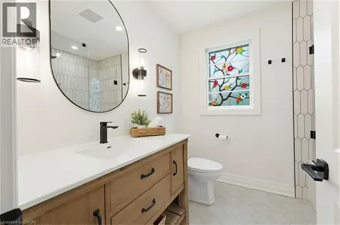 586 Woodland Avenue Burlington ON L7R 2S5