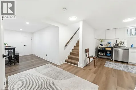 586 Woodland Avenue Burlington ON L7R 2S5