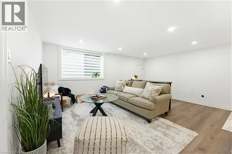 586 Woodland Avenue Burlington ON L7R 2S5