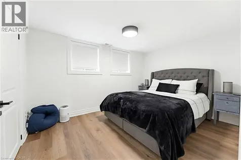 586 Woodland Avenue Burlington ON L7R 2S5