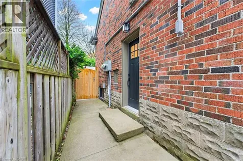 586 Woodland Avenue Burlington ON L7R 2S5