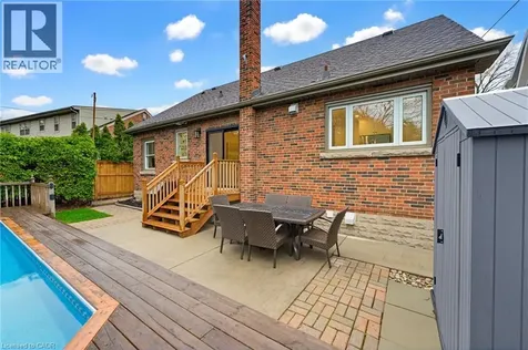 586 Woodland Avenue Burlington ON L7R 2S5