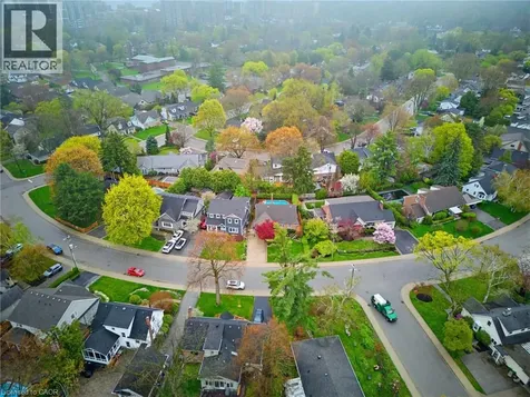 586 Woodland Avenue Burlington ON L7R 2S5