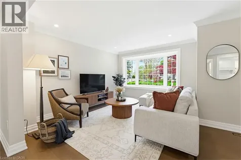586 Woodland Avenue Burlington ON L7R 2S5