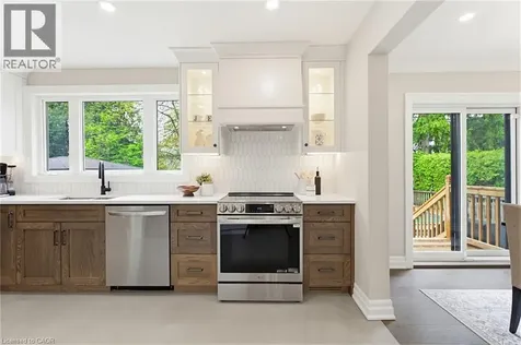 586 Woodland Avenue Burlington ON L7R 2S5
