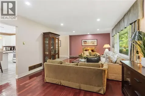1321 Fairway Court Burlington ON L7P 1M5