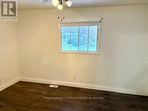 40 Rue Vanier Tiny ON L9M 0J2