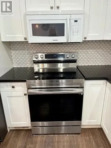 40 Rue Vanier Tiny ON L9M 0J2