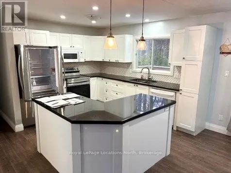 40 Rue Vanier Tiny ON L9M 0J2