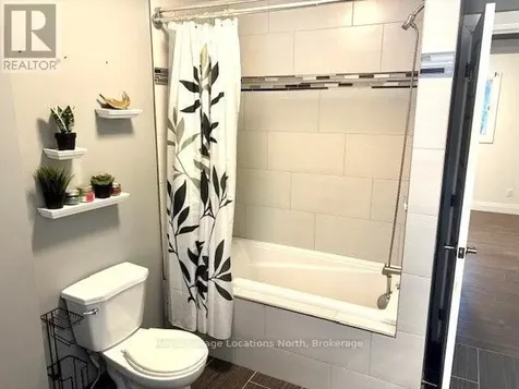 40 Rue Vanier Tiny ON L9M 0J2