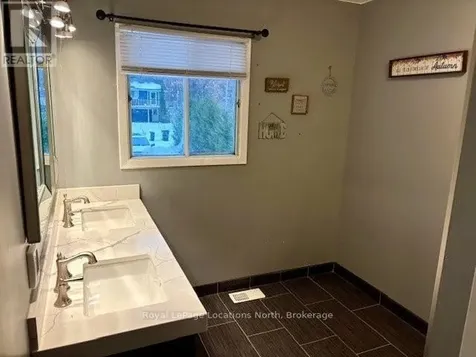 40 Rue Vanier Tiny ON L9M 0J2