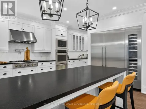 47 Park Avenue East Burlington (lasalle) ON L7T 1Y2