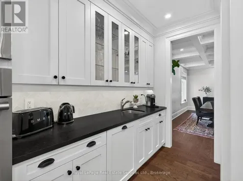 47 Park Avenue East Burlington (lasalle) ON L7T 1Y2