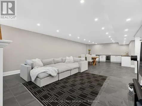 47 Park Avenue East Burlington (lasalle) ON L7T 1Y2