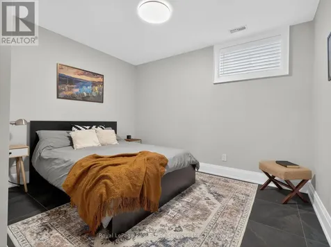 47 Park Avenue East Burlington (lasalle) ON L7T 1Y2