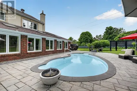 1064 Moffatt Drive Ottawa ON K4C 1B7