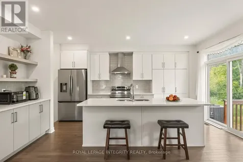 655 Persimmon Way Ottawa ON K1W 0T2