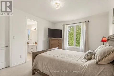 655 Persimmon Way Ottawa ON K1W 0T2