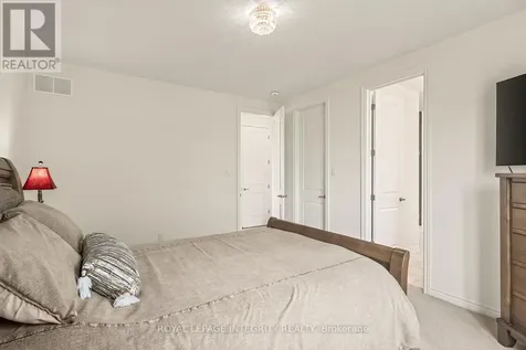 655 Persimmon Way Ottawa ON K1W 0T2