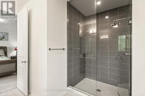 655 Persimmon Way Ottawa ON K1W 0T2