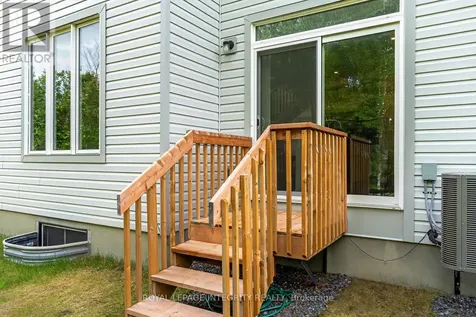 655 Persimmon Way Ottawa ON K1W 0T2