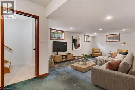 8 Charlton Place Cambridge ON N3C 3Y5