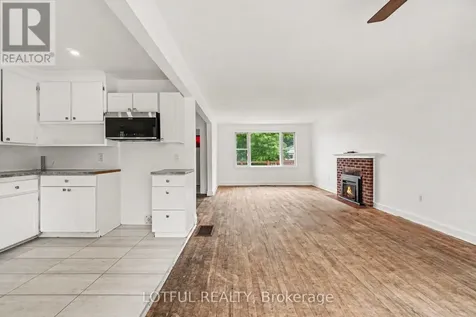 832 Rex Avenue Ottawa ON K2A 2P5