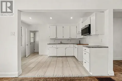 832 Rex Avenue Ottawa ON K2A 2P5