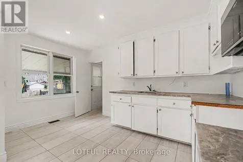 832 Rex Avenue Ottawa ON K2A 2P5