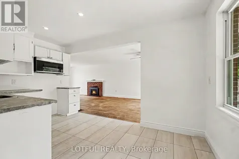 832 Rex Avenue Ottawa ON K2A 2P5