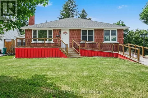 832 Rex Avenue Ottawa ON K2A 2P5