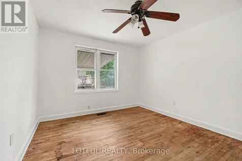 832 Rex Avenue Ottawa ON K2A 2P5