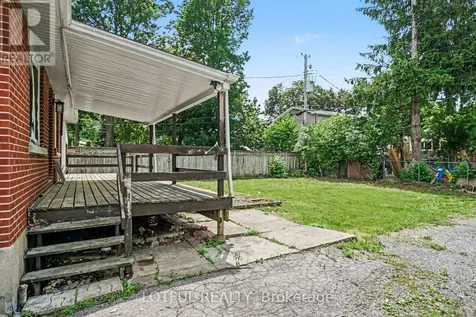 832 Rex Avenue Ottawa ON K2A 2P5
