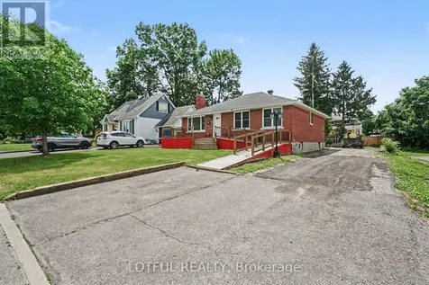 832 Rex Avenue Ottawa ON K2A 2P5