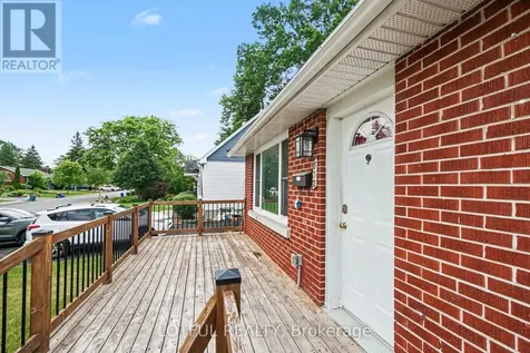 832 Rex Avenue Ottawa ON K2A 2P5