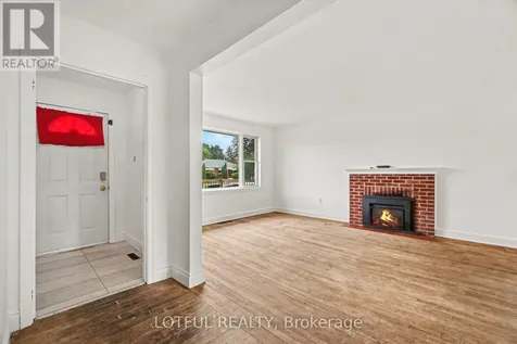 832 Rex Avenue Ottawa ON K2A 2P5