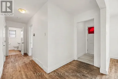 832 Rex Avenue Ottawa ON K2A 2P5