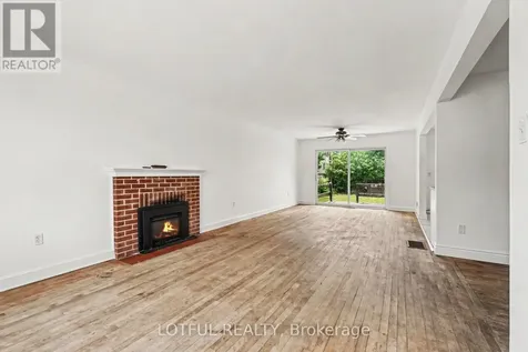 832 Rex Avenue Ottawa ON K2A 2P5