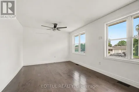 832 Rex Avenue Ottawa ON K2A 2P5