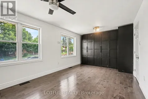 832 Rex Avenue Ottawa ON K2A 2P5