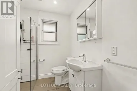 832 Rex Avenue Ottawa ON K2A 2P5