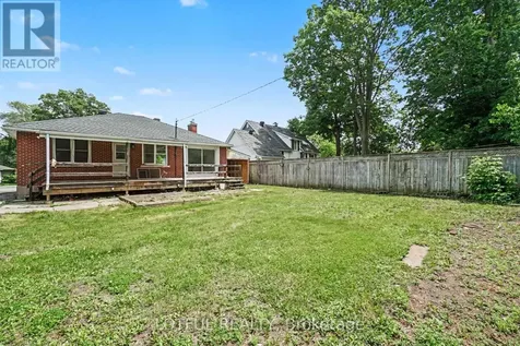 832 Rex Avenue Ottawa ON K2A 2P5