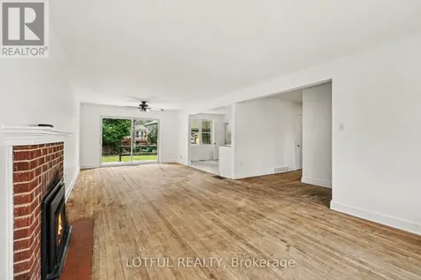 832 Rex Avenue Ottawa ON K2A 2P5