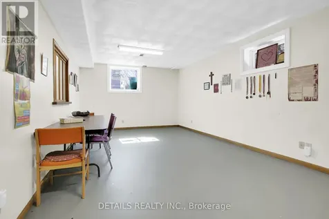 2876 Tresa Court Ottawa ON K1T 2H1