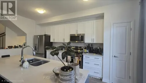 836 Dynasty Street West Ottawa ON K4A 4T7