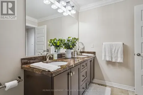181 Plains Road West Burlington (bayview) ON L7T 0B1